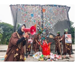 Mikroplastik Kontaminasi Aliran Darah Ibu-Ibu di Gresik